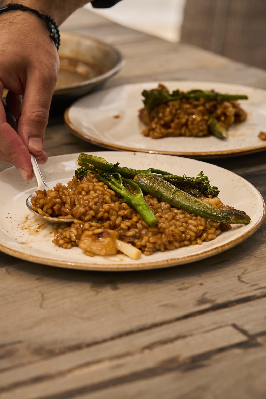 Arroz de verduras emplatado por Joselu Cook